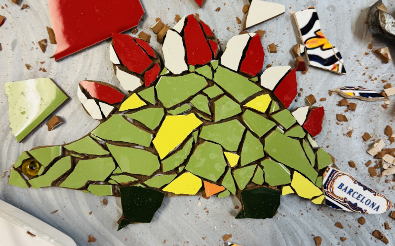 Trencadis woskhop to create dinosaur at Barcelona